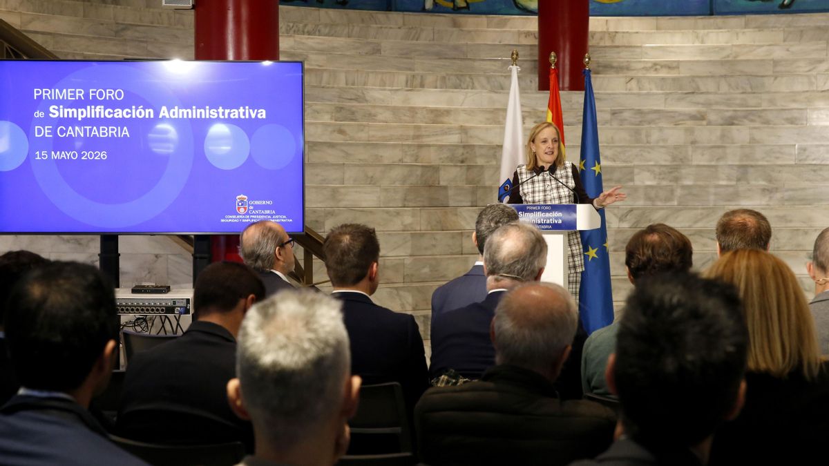 La consejera Isabel Urrutia en el primer Foro de Simplificación Administrativa