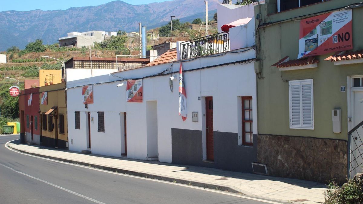 Vecinos del norte de Tenerife, en pie de guerra por la instalación de una planta de gas y energías fósiles a 30 metros de sus viviendas