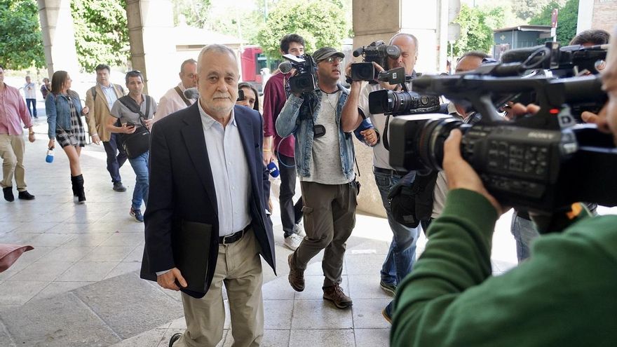 El tribunal de los ERE suspende el ingreso en la cárcel de Griñán por su cáncer