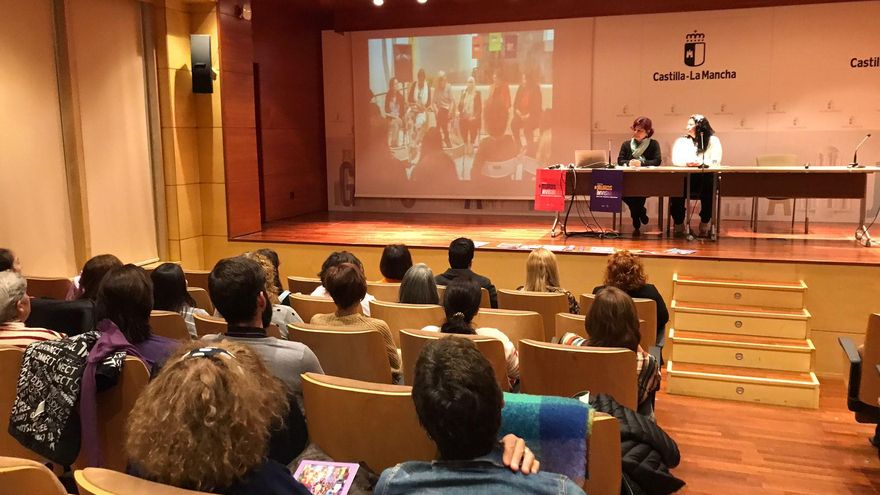 'Tirar del hilo', el informe que cuenta la historia de mujeres migrantes y "supervivientes" de violencia de género