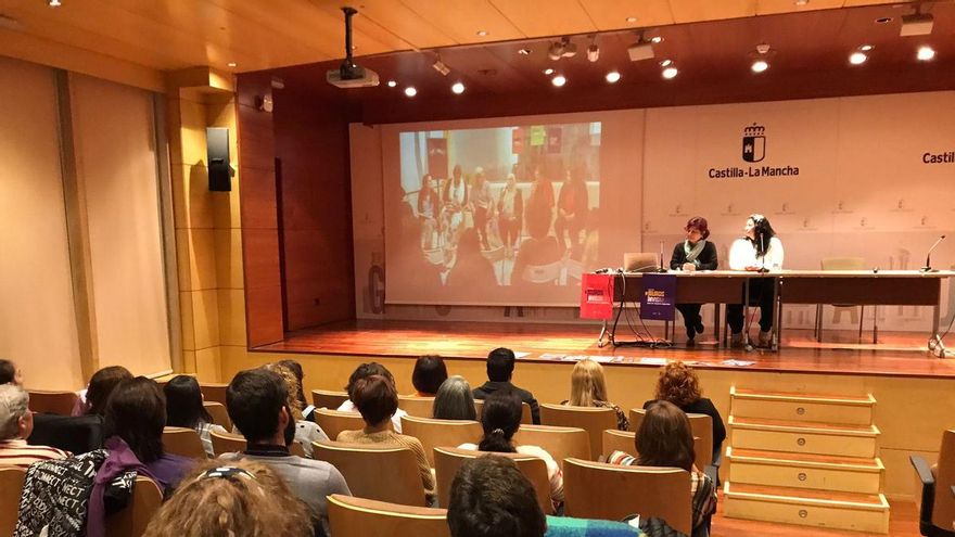 'Tirar del hilo', el informe que cuenta la historia de mujeres migrantes y "supervivientes" de violencia de género