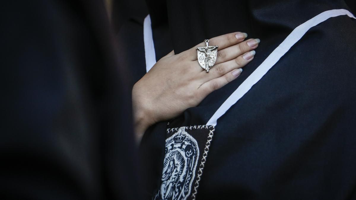 La salida procesional de la hermandad de Ánimas, en imágenes