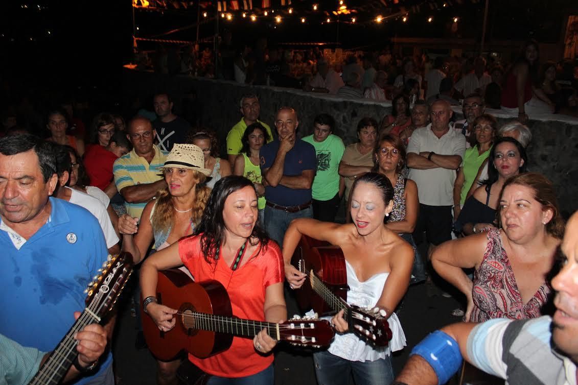 Uno de los grupos que animó la romería. Foto: JOSÉ AYUT.