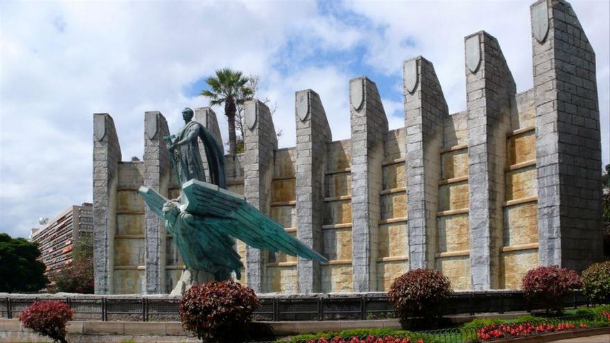 The City Council of Santa Cruz de Tenerife disgraces the Cabildo for proposing a new name for the Franco Monument