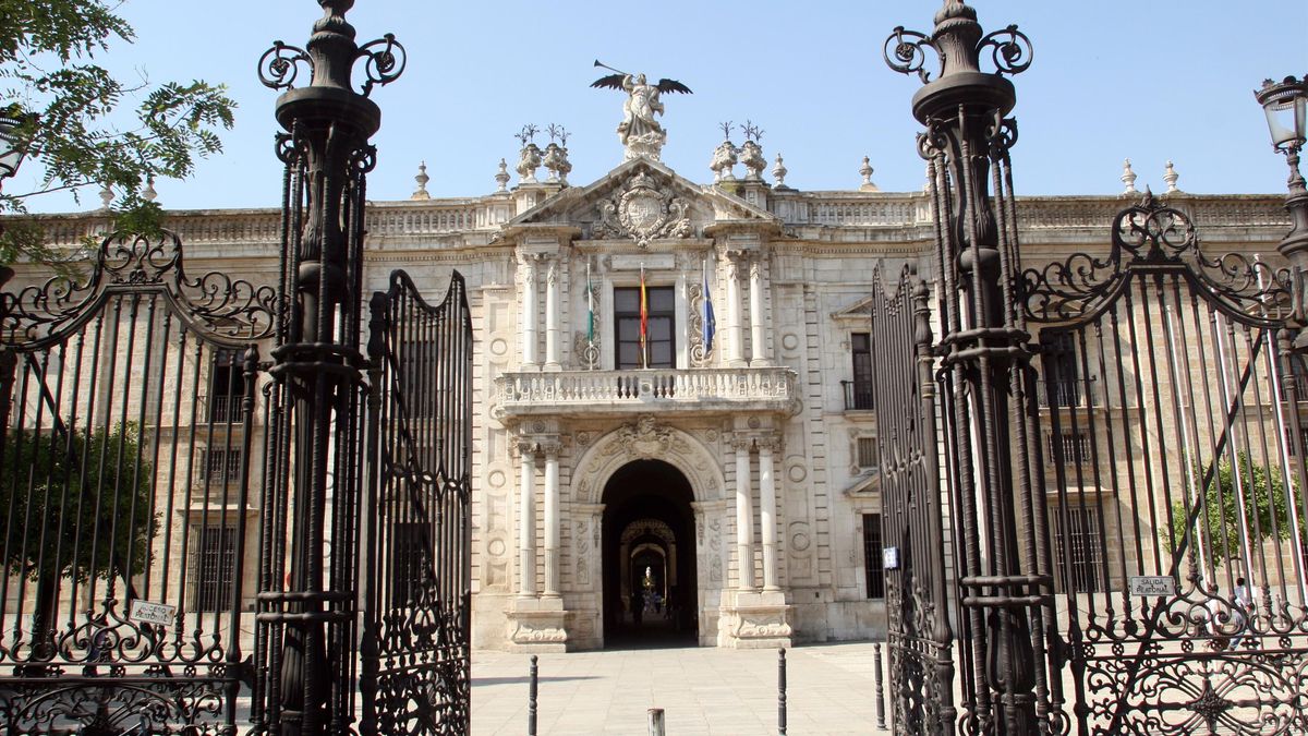 Archivo - Rectorado de la Universidad de Sevilla, en una imagen de archivo.