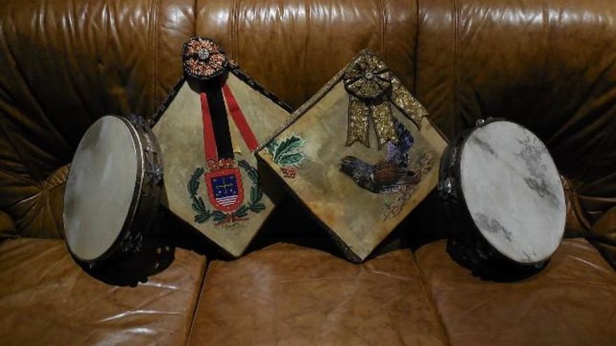 Raquel y Laura Álvarez Alonso,  'Tsacianiegas' (tienen una antigüedad de un siglo)