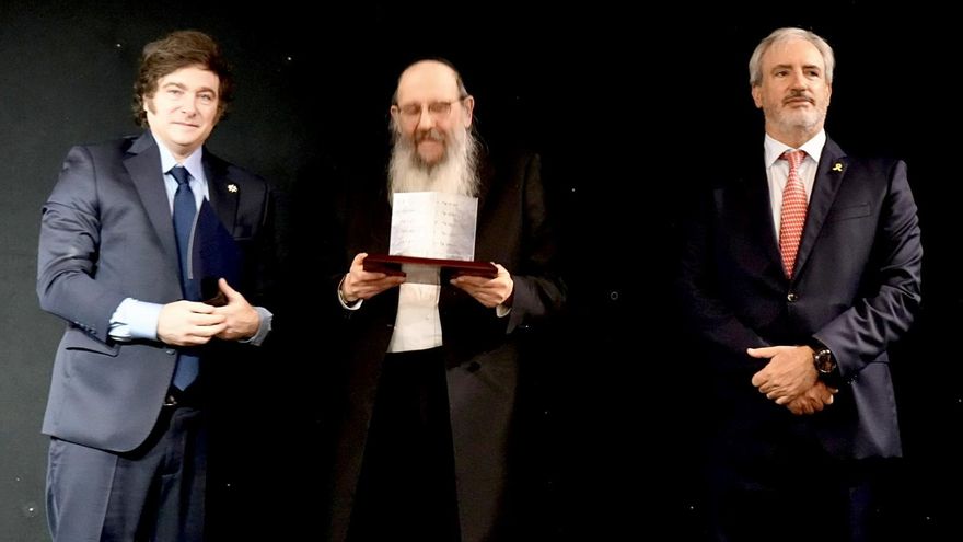 Milei redefinió el concepto de explotación y quiere que se blanqueen los dólares debajo del colchón para sostener su plan