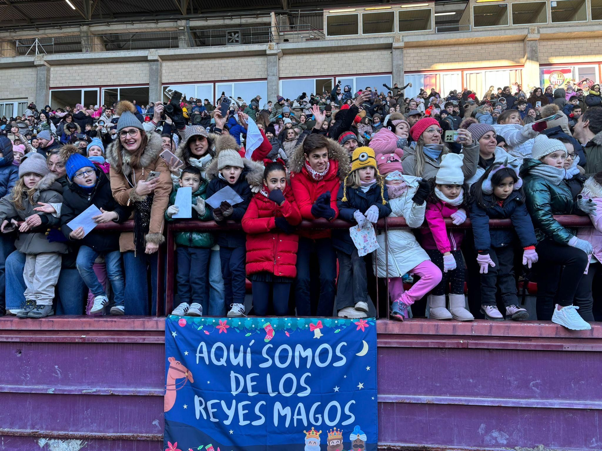 Los Reyes Magos ya están en Logroño: así ha sido el aterrizaje en helicóptero en Las Gaunas