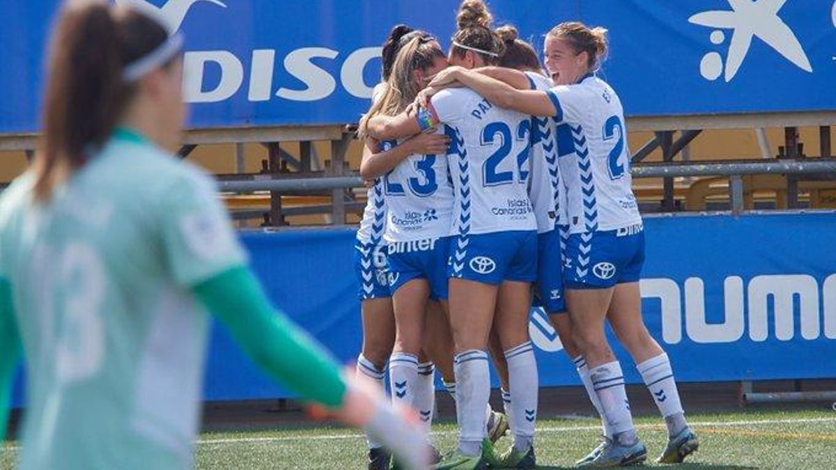 Las granadilleras, celebrando uno de los goles frente al Madrid