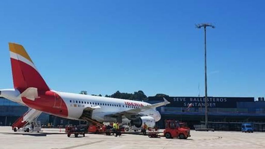 Archivo - Avión de Iberia