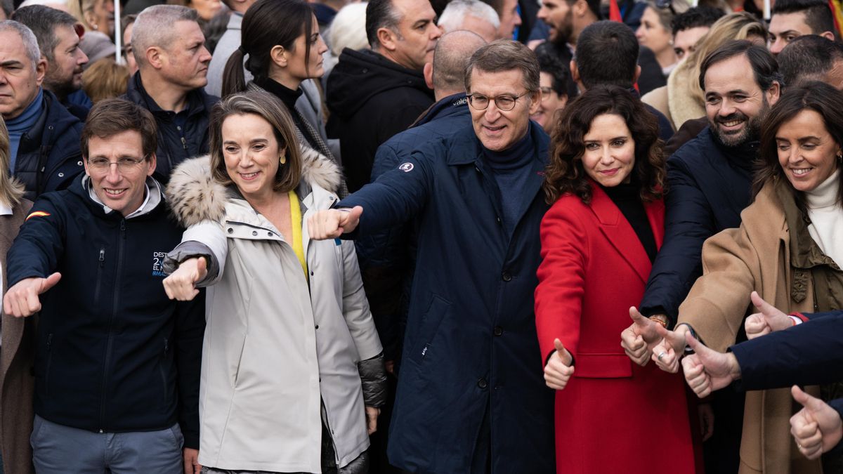 Varios miembros del PP junto a Feijóo en el acto en el templo de Debod