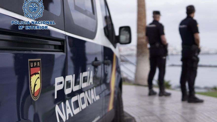 Detenido por negarse a ponerse la mascarilla dentro de una guagua en Las Palmas de Gran Canaria