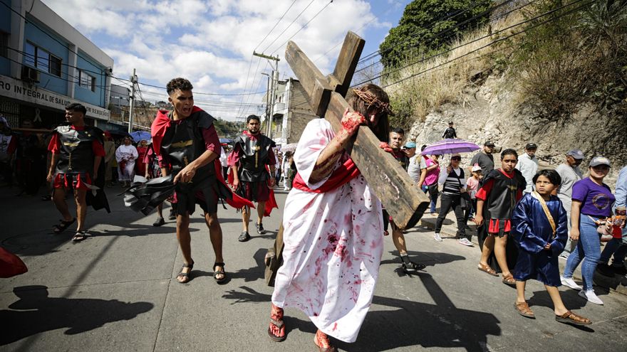 Iglesia católica de Honduras pide no burlarse de los que sufren en el viacrucis de Jesús