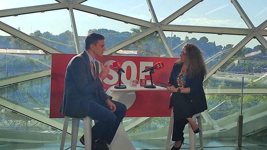 El presidente del Gobierno, Pedro Sánchez, entrevistado en el 40º Congreso del PSOE