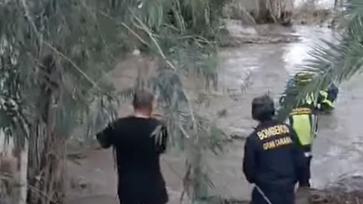 La borrasca Therese provoca el crecimiento ''súbito'' del barranco de Arguineguín: 200 personas aisladas y rescatada una mujer aferrada a un árbol