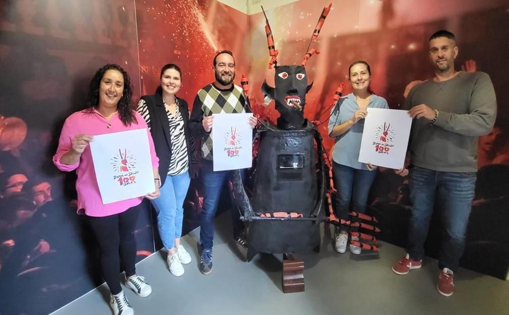 El grupo de Gobierno ha presentado el logotipo del centenario de la Danza del Diablo.