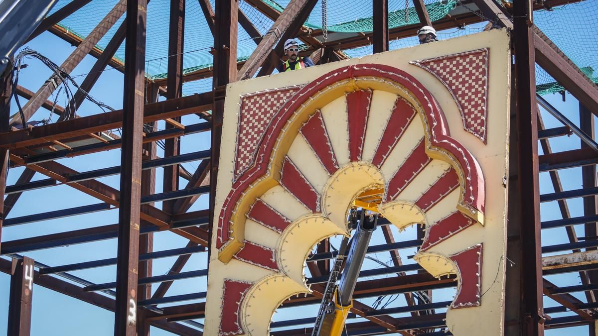 Comienza el montaje de la portada de la feria 2026