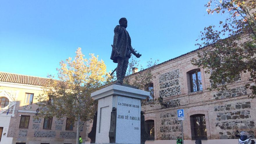 Plaza y escultura a Juan de Padilla en Toledo