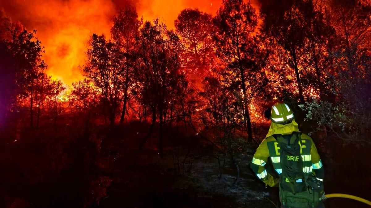 El incendio de las Cinco Villas alcanza las 12.600 hectáreas quemadas y continúa "fuera de capacidad de extinción"