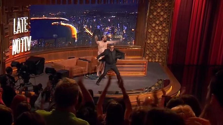Ignatius se desnuda por completo ante Buenafuente en el plató de 'Late Motiv'