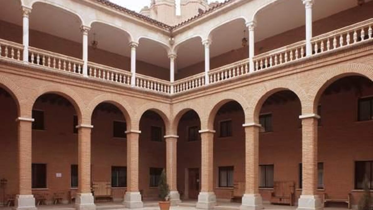 Entre los muros de esta fortaleza estuvieron cautivos personajes ilustres, lo que añade un halo de misterio y leyenda a la visita