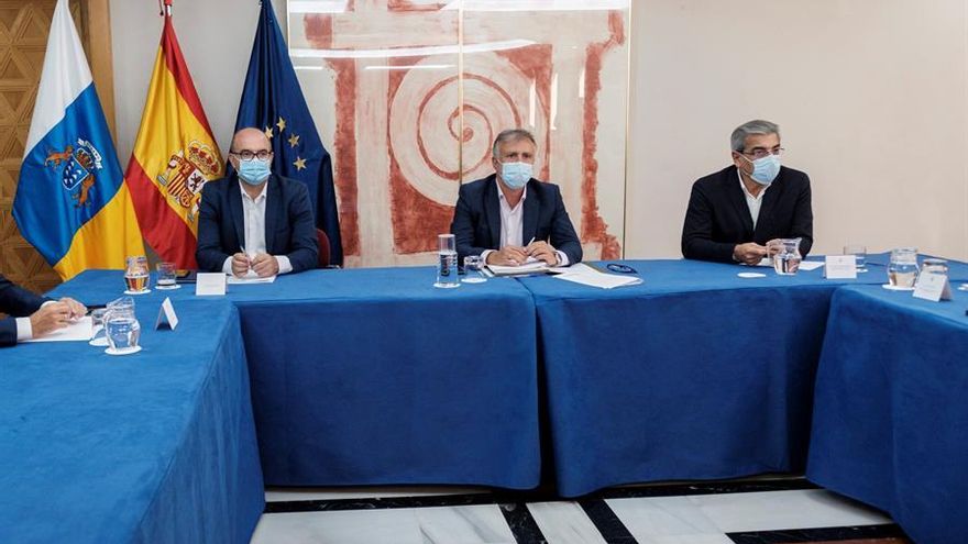 Último aviso para no retroceder ante el avance de la COVID-19 en Canarias: prohibida toda actividad de más de 10 personas en Gran Canaria y Lanzarote