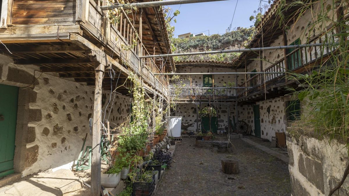 Torres anuncia que el Gobierno ayudará a rehabilitar el cuartel de El Colmenar, en Gran Canaria, construido en 1530