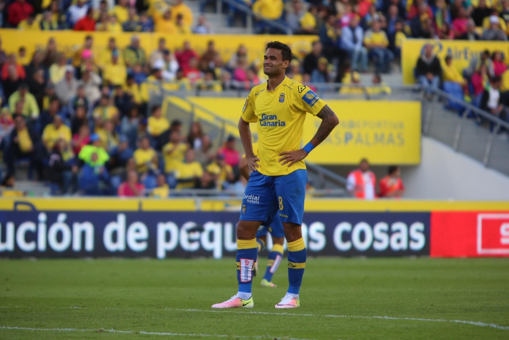 Partido entre la UD Las Palmas y el Valencia CF en el Estadio de Gran Canaria. (Alejandro Ramos).