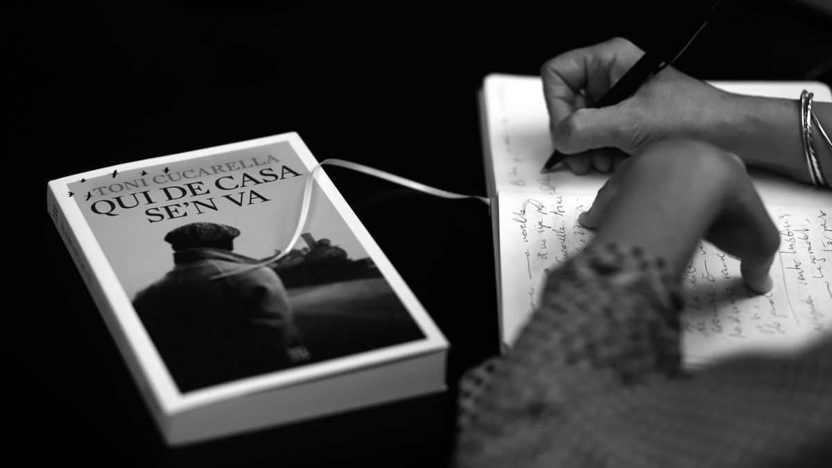 Toni Cucarella ha tornat a l’escenari literari amb 'Qui de casa se’n va'.