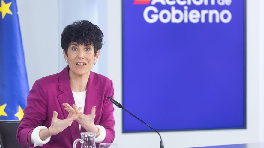 La portavoz del Gobierno y ministra de Inclusión, Seguridad Social y Migraciones, Elma Saiz, durante la rueda de prensa posterior al Consejo de Ministros, en el Palacio de La Moncloa, a 31 de marzo de 2026