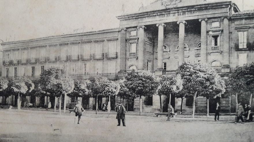 Teatro Principal ubicado en la céntrica Plaza del Castillo de Pamplona