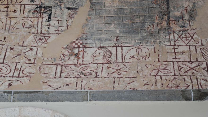 Álava se enfrenta al enigma de las pinturas rojas en sus iglesias románicas