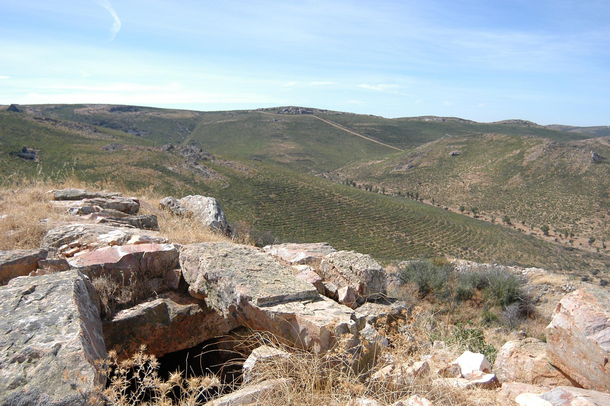 Sierra de Calatrava vista desde el yacimiento. F.J. López y M. Fernández