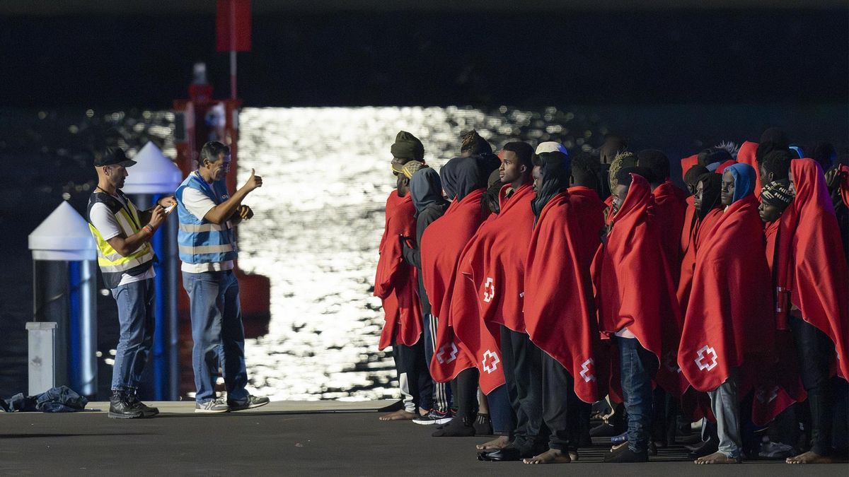 Imagen de archivo de migrantes en Canarias. (EFE)