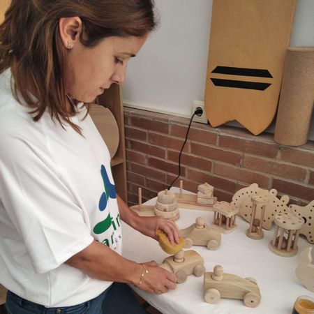 Andrea, en el taller de Carpintoys