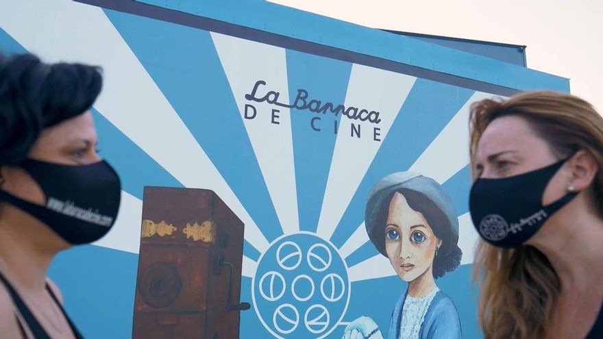 Iratxe Quintana y Patricia de Luna, socias fundadoras de La Barraca de Cine