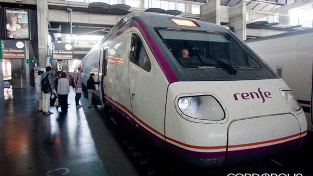 Un tren AVE, en la estación de Córdoba