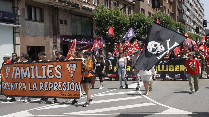 Multitudinaria manifestación en Gijón para pedir la libertad de las Seis de La Suiza