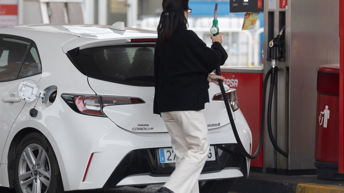 El precio del gasóleo se dispara por encima del 15% en julio y obliga al Gobierno a reactivar la rebaja fiscal