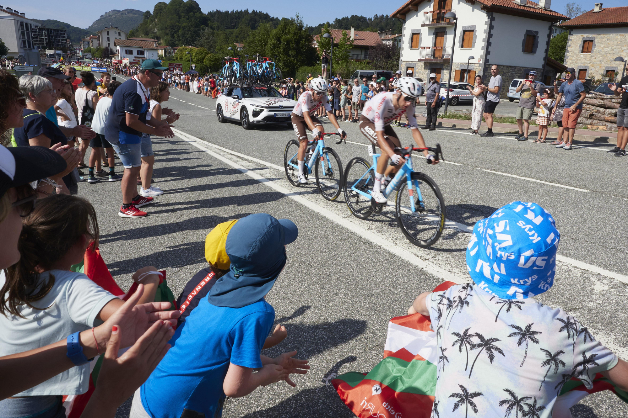 Paso del pelotón por Lekunberri.