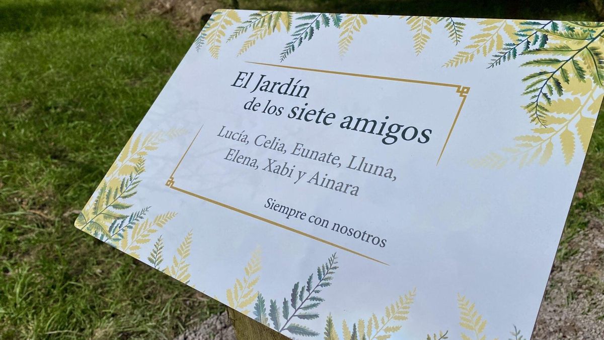 El centro educativo La Granja instala 'El Jardín de los siete amigos' en homenaje a las víctimas de El Bocal, alumnos del centro