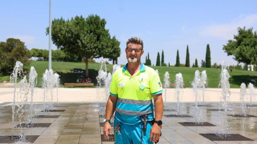 El calor no es el que era y lo saben bien quienes trabajan a la intemperie: "Esto es insufrible, cada vez dura más"