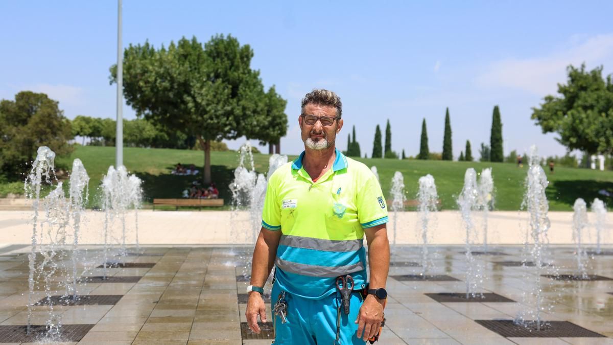 El calor no es el que era y lo saben bien quienes trabajan a la intemperie: "Esto es insufrible, cada vez dura más"