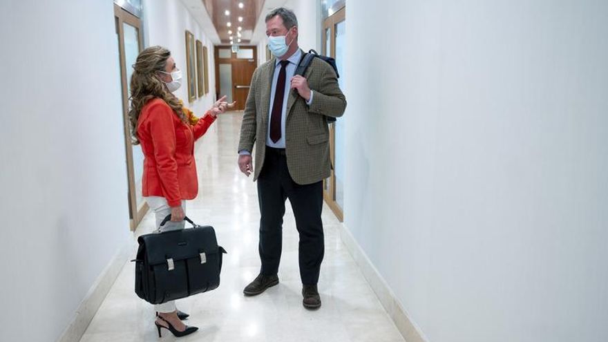 Las nuevas variantes del coronavirus llenan los hospitales vascos: un 44% más de ingresados en dos semanas y suspensiones de operaciones
