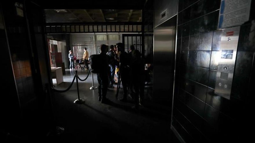 Nuevo apagón vuelve a dejar a oscuras a Caracas y a varias regiones de Venezuela