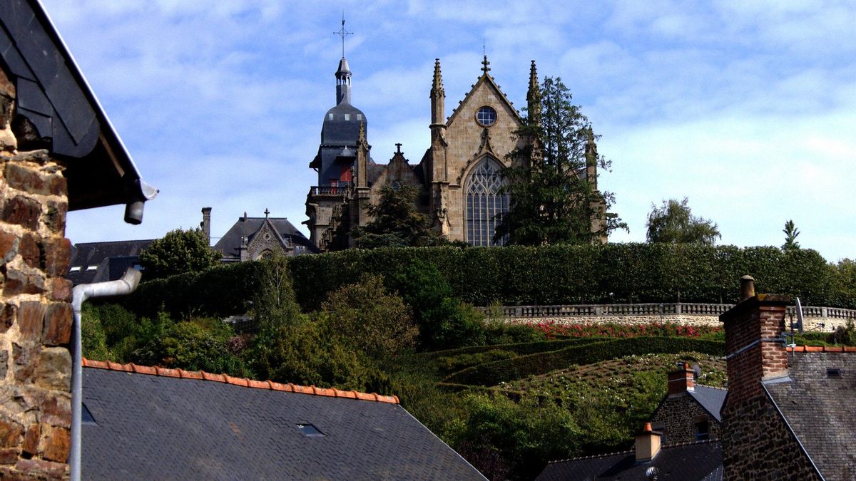 Saint Leonard de Fougeres desde la 'Ciudad Baja'.