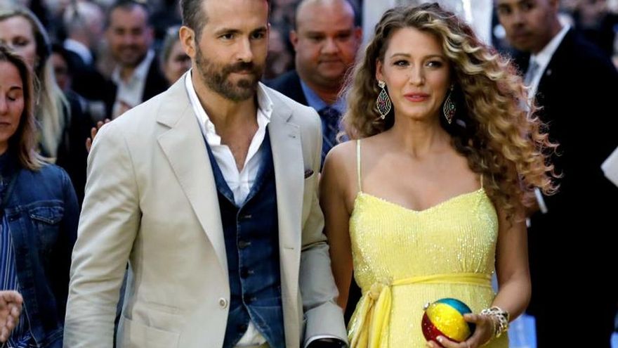 En la imagen, el actor Ryan Reynolds (i) y su esposa, Blake Lively (d).