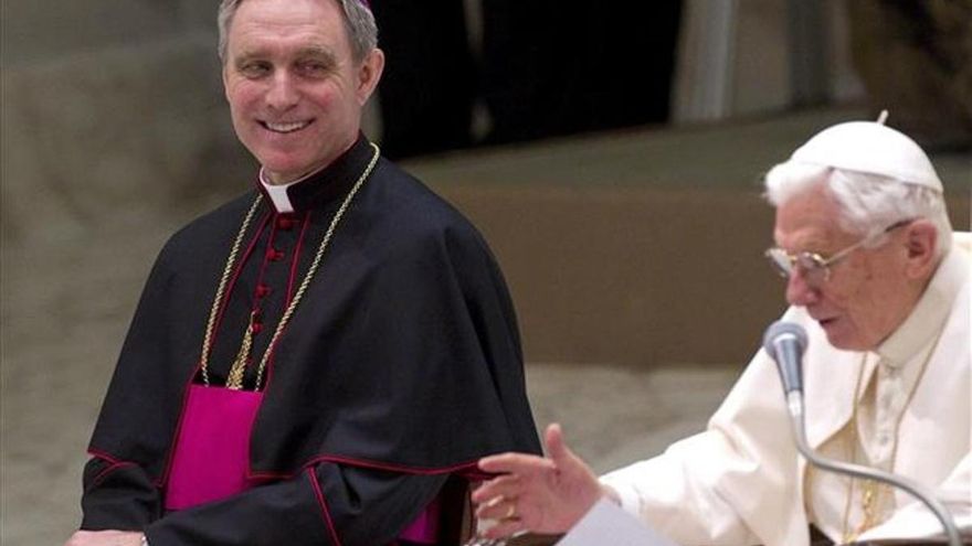 El libro del secretario de Ratzinger sacude al Vaticano: “Benedicto me dijo: parece que Francisco ya no se fía de mí”