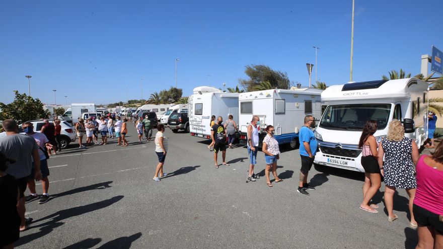Autocaravanistas en La Mareta (Telde).