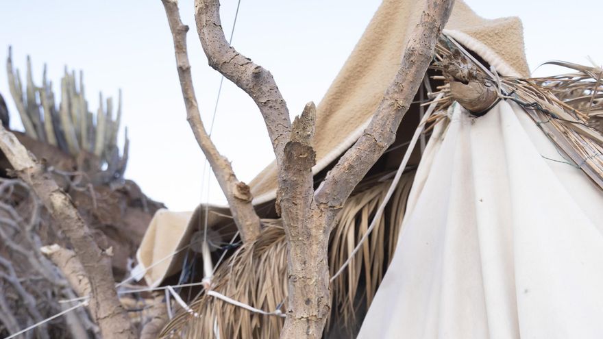Basuras junto a un chamizo en La Caleta de Adeje